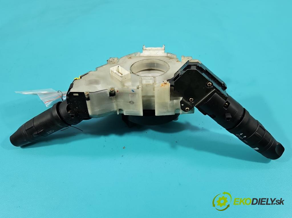 Nissan Micra K12 2003-2010 1.5 dci 65 HP manual 48 kW 1461 cm3 3- prepínač komplex:  (Prepínacie páčky pod volantom)