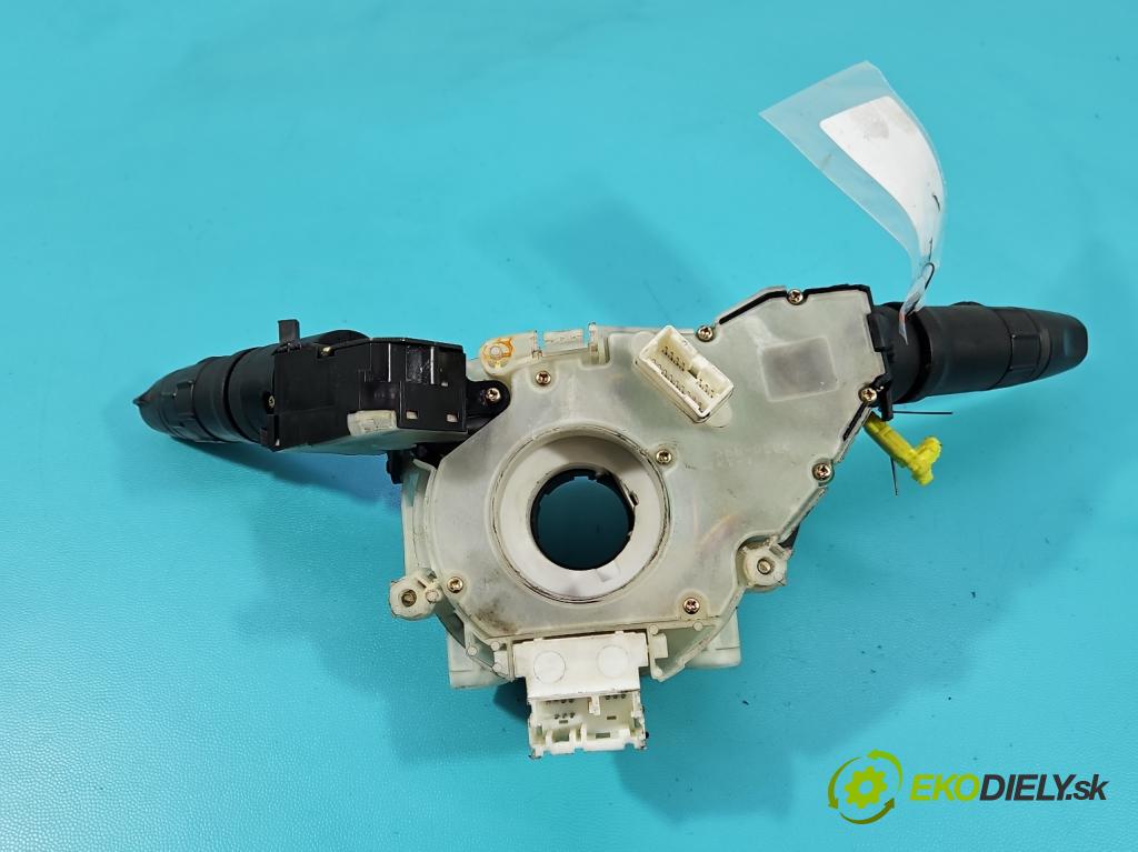 Nissan Micra K12 2003-2010 1.5 dci 65 HP manual 48 kW 1461 cm3 3- prepínač komplex:  (Prepínacie páčky pod volantom)