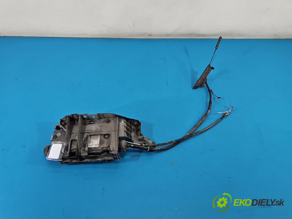 Renault Scenic II 2003-2009 1.5 dci 101 HP manual 74 kW 1461 cm3 5- Brzda manuál: elektrický: 8200396849 (Ručná brzda)