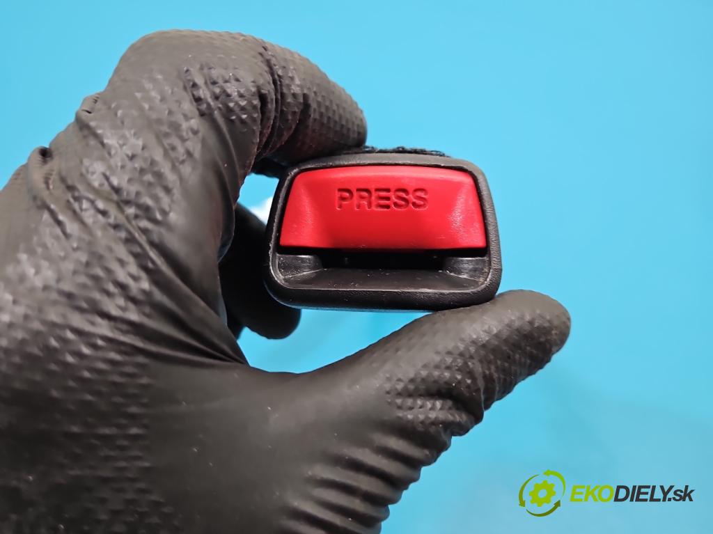 Hyundai Elantra VI 2015-2020 1.6 16V 128 HP automatic 94 kW 1591 cm3 4- pas bezpečnosť: predné pravý