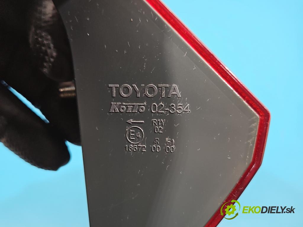 Toyota Auris II 2012-2018 1.8 hybrid 99 hp automatic 73 kW 1798 cm3 5- světlo zadní levé 02-354 (Klika dveří ostatní)