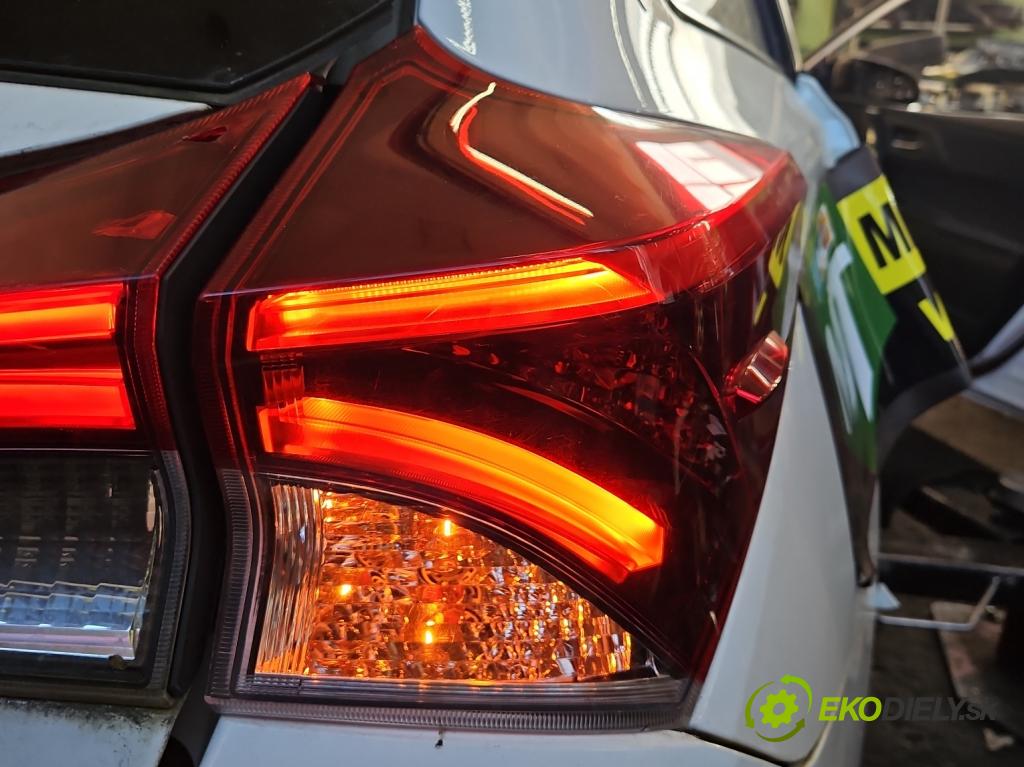 Toyota Auris II 2012-2018 1.8 hybrid 99 HP automatic 73 kW 1798 cm3 5- svetlo / reflektor zadné pravé  (Kľučka dverí ostatné)