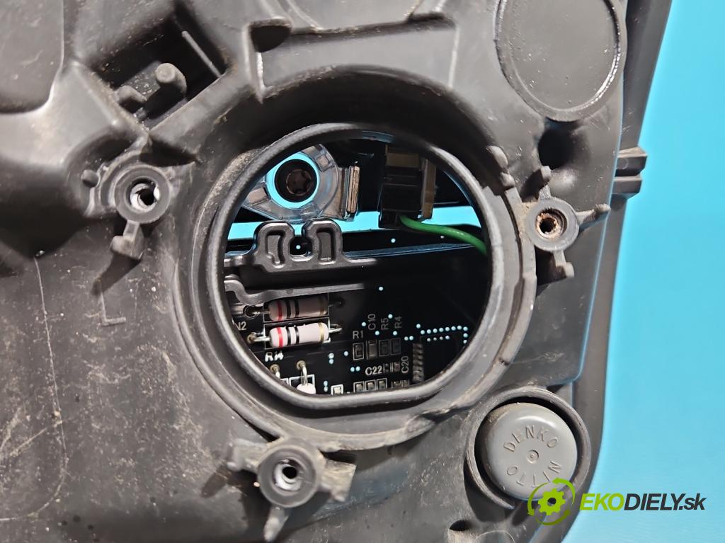 Toyota Auris II 2012-2018 1.8 hybrid 99 HP automatic 73 kW 1798 cm3 5- Reflektor: ľavý 81150-02K60 (Kľučka dverí ostatné)