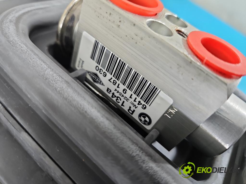 Bmw X6 E71 2007–2014 3.0d 306KM automatic 225 kW 2993 cm3 5- radiátor 9221614-07 (Radiátor topení)