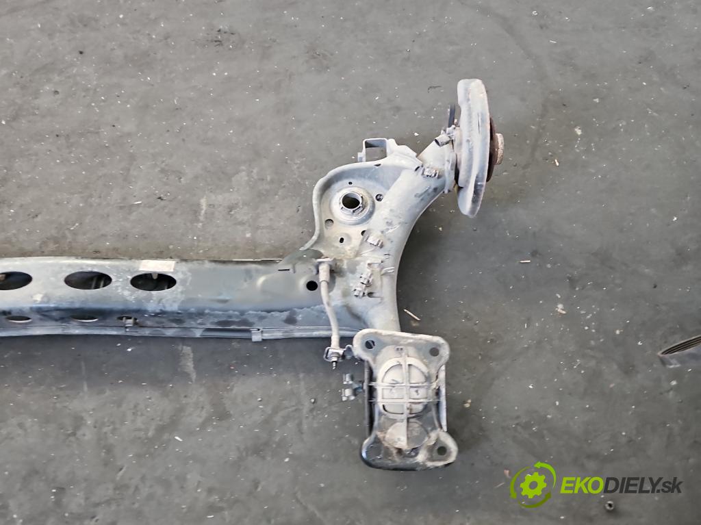 Skoda Scala 2019- 1.0 tsi 114 hp manual 84 kW 999 cm3 5- zadní výztuha  (Zadní výztuha)