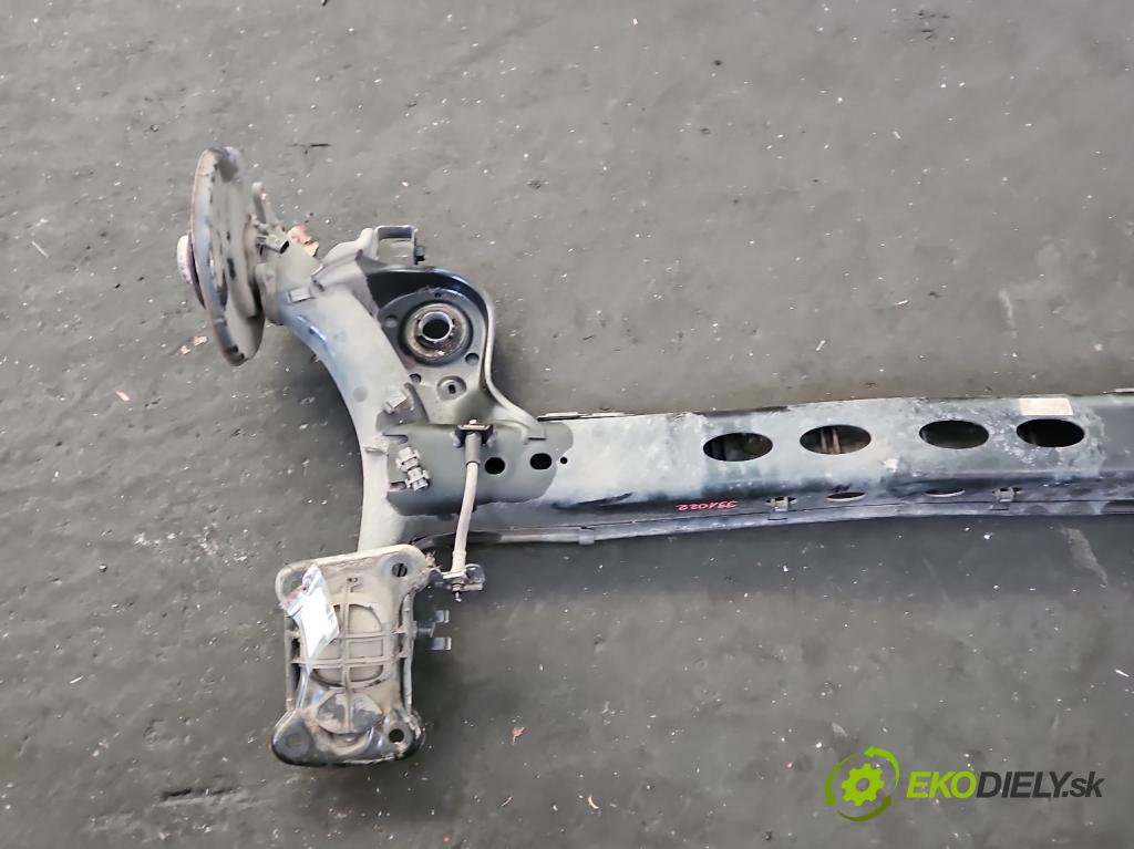 Skoda Scala 2019- 1.0 tsi 114 hp manual 84 kW 999 cm3 5- zadní výztuha  (Zadní výztuha)