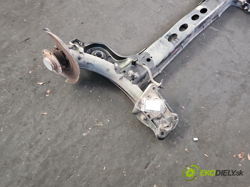 Skoda Scala 2019- 1.0 tsi 114 hp manual 84 kW 999 cm3 5- zadní výztuha  (Zadní výztuha)