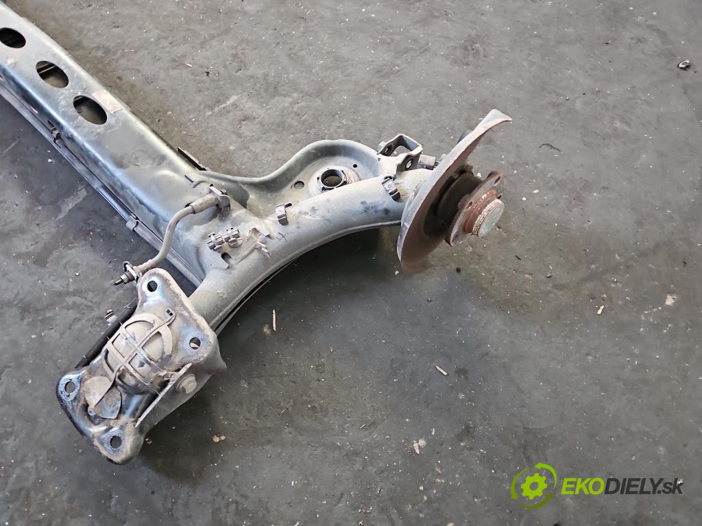 Skoda Scala 2019- 1.0 tsi 114 hp manual 84 kW 999 cm3 5- zadní výztuha  (Zadní výztuha)