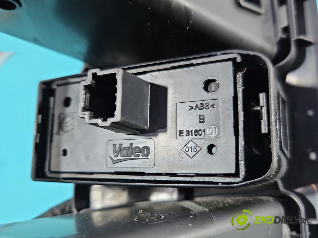 Renault Megane III 2008-2016 1.4 TCE: 131 HP manual 96 kW 1397 cm3 5- Mřížka: kúrenia stredová  (Mriežka kúrenia (fukár))