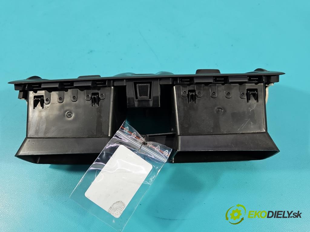 Renault Megane III 2008-2016 1.4 TCE: 131 HP manual 96 kW 1397 cm3 5- Mřížka: kúrenia stredová  (Mriežka kúrenia (fukár))