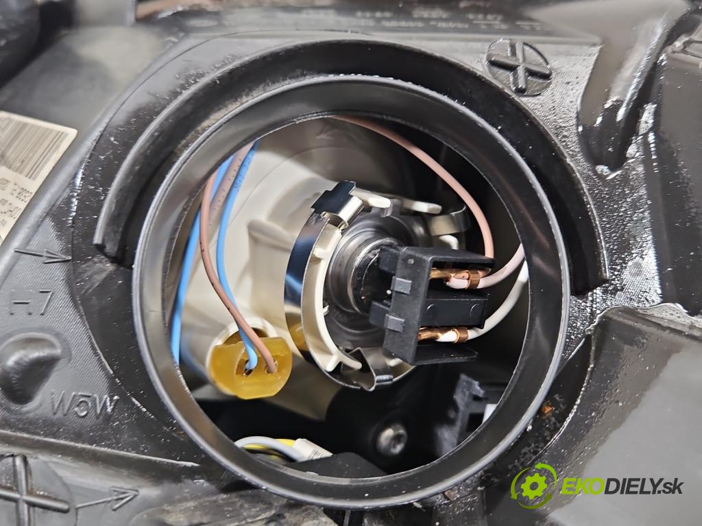 Renault Megane III 2008-2016 1.4 TCE: 131 HP manual 96 kW 1397 cm3 5- Reflektor: pravý 260101010R (Svetlo predné pravé)