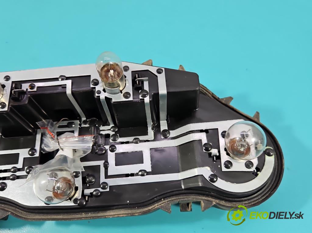 Skoda Citigo 2011-2019 1.0 MPI 60 HP manual 44 kW 999 cm3 5- svetlo / reflektor zadné ľavé 1ST945257 (Kľučka dverí ostatné)