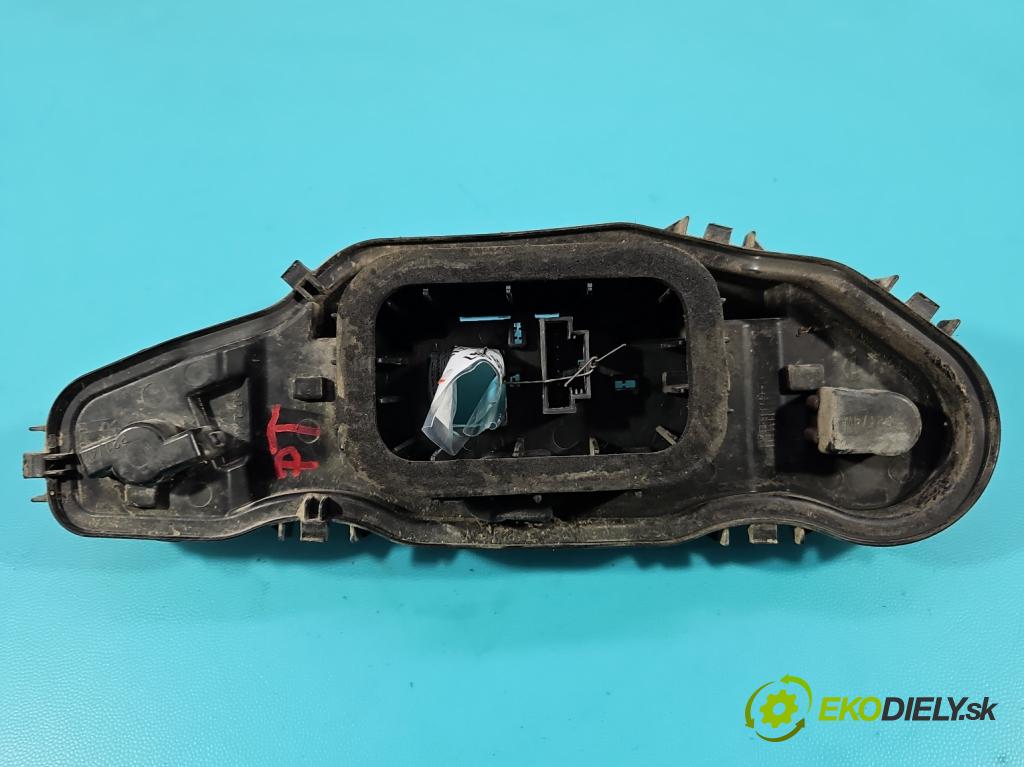 Skoda Citigo 2011-2019 1.0 MPI 60 HP manual 44 kW 999 cm3 5- svetlo / reflektor zadné pravé 1ST945258 (Kľučka dverí ostatné)