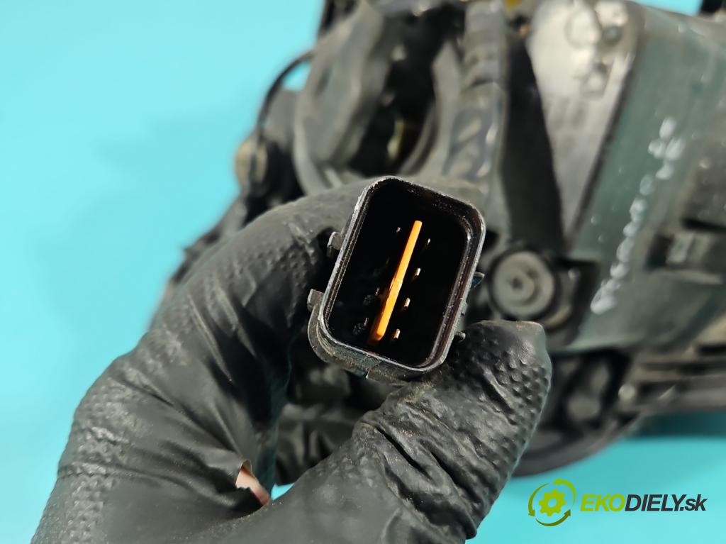 Kia Picanto I 2003-2011 1.1 crdi 75 HP manual 55 kW 1120 cm3 5- Reflektor: pravý  (Svetlo predné pravé)