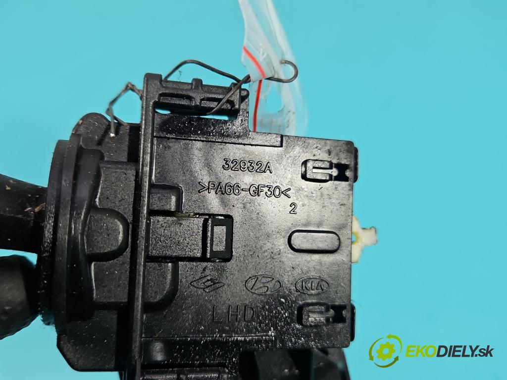 Kia Picanto I 2003-2011 1.1 crdi 75 HP manual 55 kW 1120 cm3 5- prepínač smeroviek 32932A (Prepínacie páčky pod volantom)