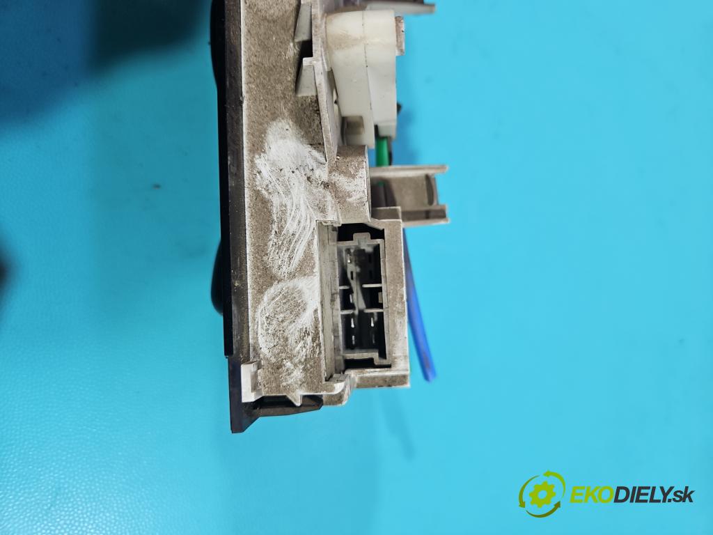 Renault Kangoo I 1998-2008 1.9d 54 HP manual 40 kW 1870 cm3 5- panel kúrenia 79828