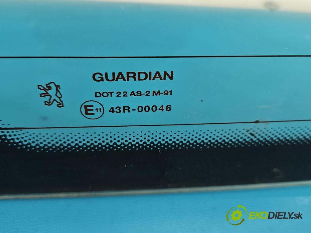 Peugeot 307 1.4 8V 75 hp manual 55 kW 1360 cm3 5- sklo zadní  (Zadní sklo)