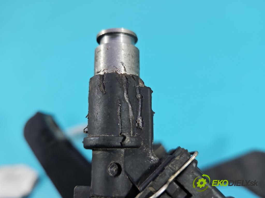 Peugeot 307 1.4 8V 75 HP manual 55 kW 1360 cm3 5- vstrek 01F002A (Vstrekovač paliva)