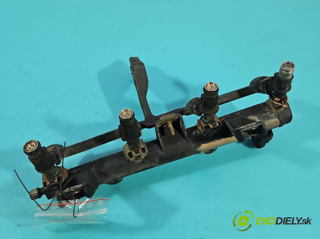 Peugeot 307 1.4 8V 75 HP manual 55 kW 1360 cm3 5- vstrek 01F002A (Vstrekovač paliva)