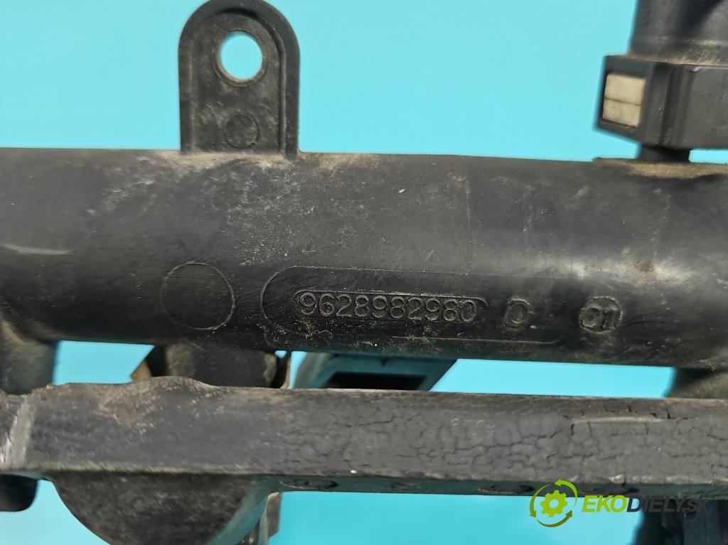 Peugeot 307 1.4 8V 75 HP manual 55 kW 1360 cm3 5- vstrek 01F002A (Vstrekovač paliva)