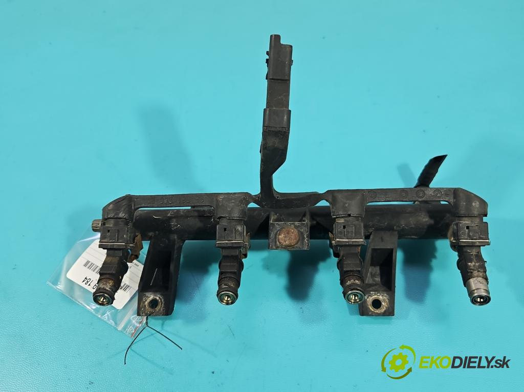 Peugeot 307 1.4 8V 75 HP manual 55 kW 1360 cm3 5- vstrek 01F002A (Vstrekovač paliva)