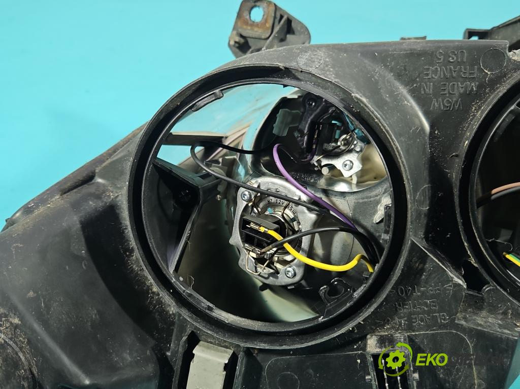 Peugeot 307 1.4 8V 75 HP manual 55 kW 1360 cm3 5- Reflektor: pravý 9634507980 (Svetlo predné pravé)