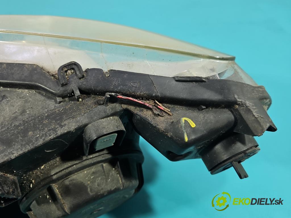 Peugeot 307 1.4 8V 75 HP manual 55 kW 1360 cm3 5- Reflektor: pravý 9634507980 (Svetlo predné pravé)