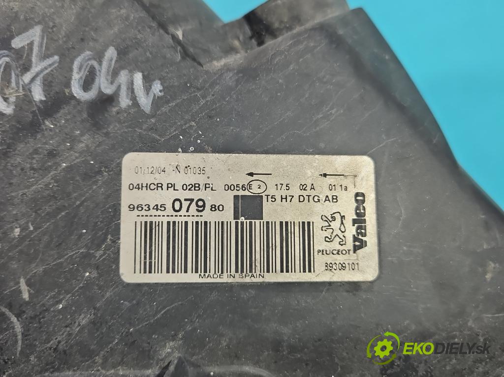 Peugeot 307 1.4 8V 75 HP manual 55 kW 1360 cm3 5- Reflektor: pravý 9634507980 (Svetlo predné pravé)