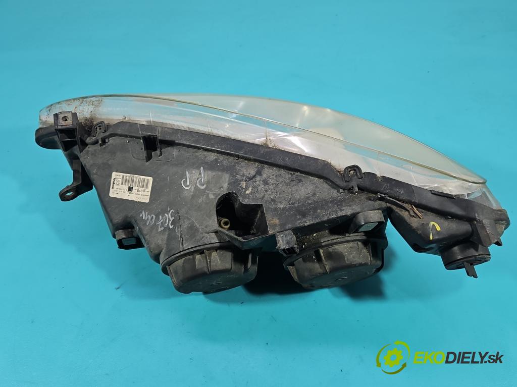 Peugeot 307 1.4 8V 75 HP manual 55 kW 1360 cm3 5- Reflektor: pravý 9634507980 (Svetlo predné pravé)