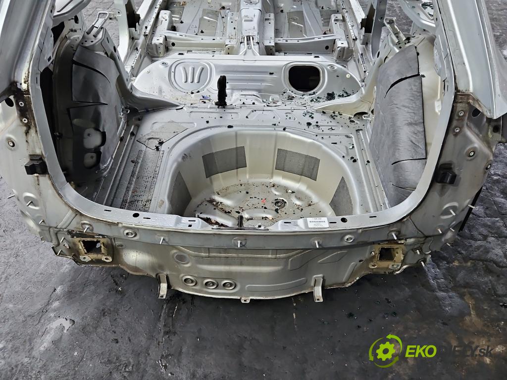 Skoda Scala 2019- 1.0 tsi 114 HP manual 84 kW 999 cm3 5- pas zadní: 