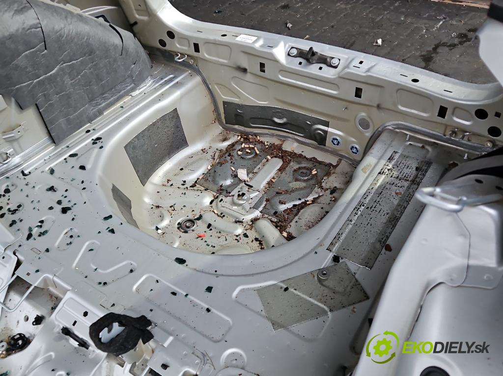 Skoda Scala 2019- 1.0 tsi 114 hp manual 84 kW 999 cm3 5- stěna zadní