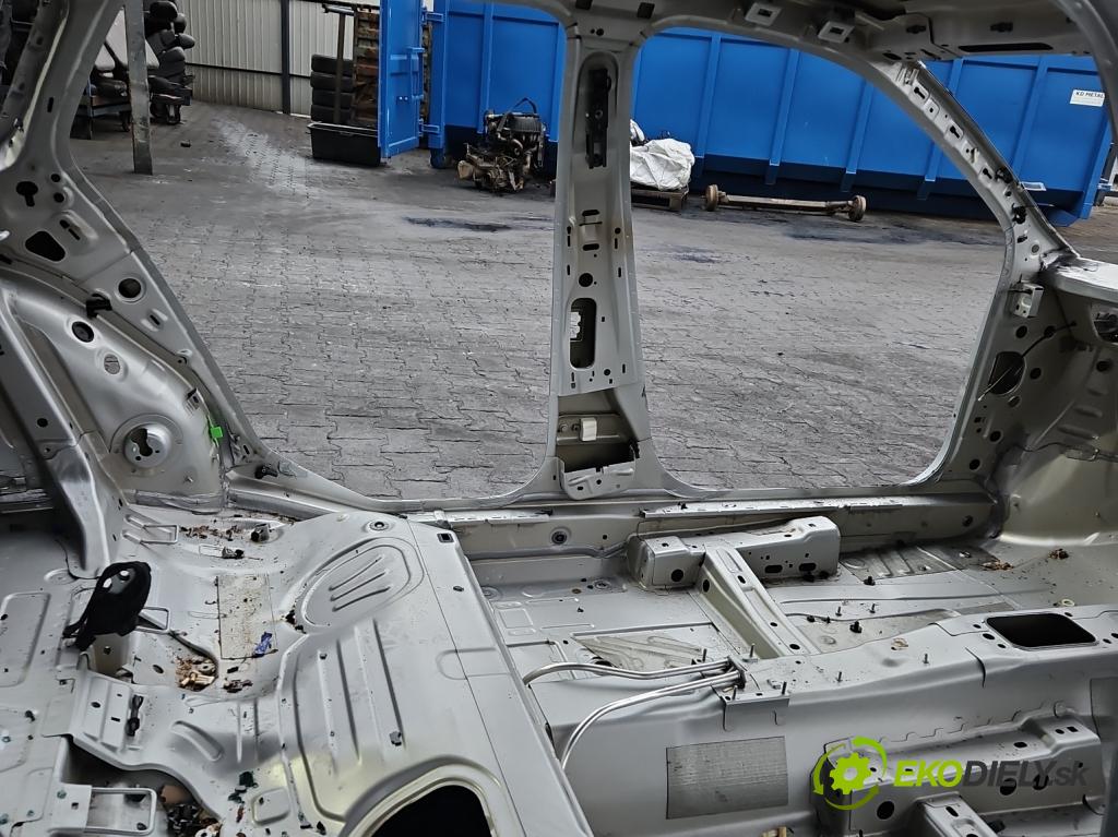 Skoda Scala 2019- 1.0 tsi 114 HP manual 84 kW 999 cm3 5- Práh: ľavý  (Karoséria ostatné)