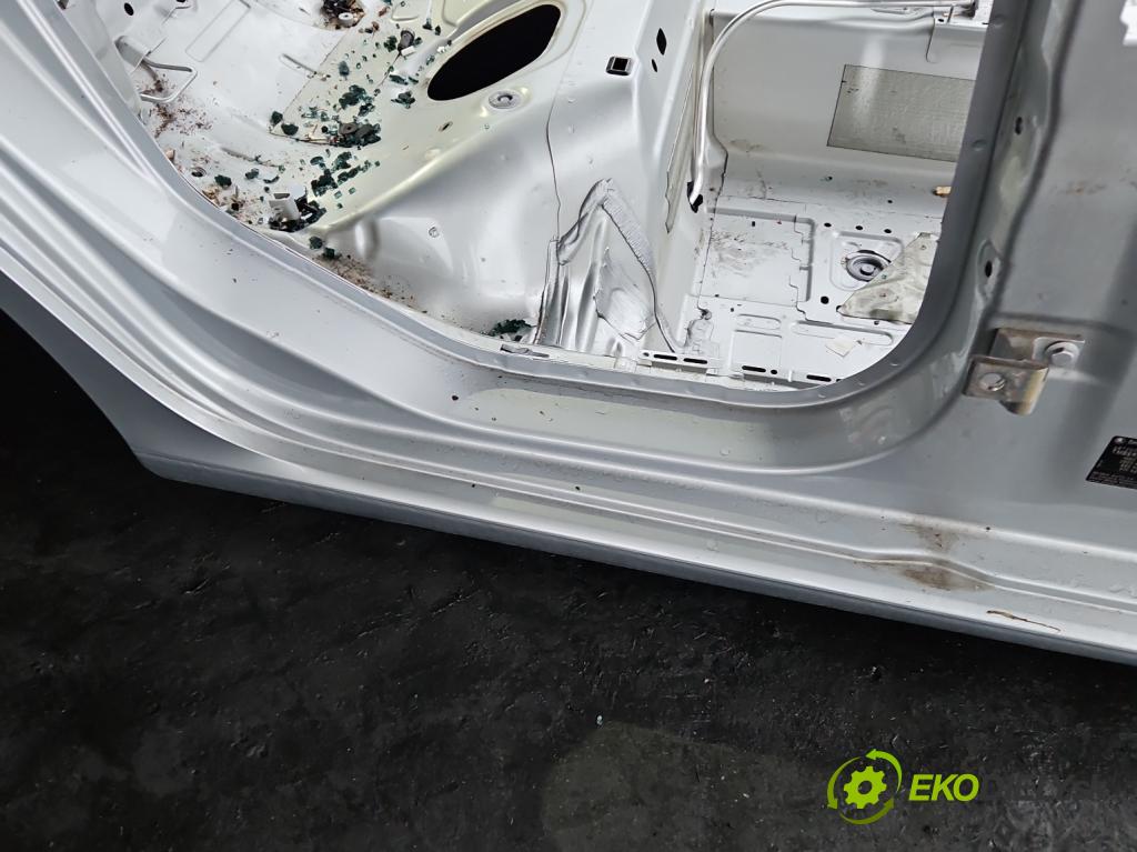 Skoda Scala 2019- 1.0 tsi 114 HP manual 84 kW 999 cm3 5- Práh: pravý  (Karoséria ostatné)