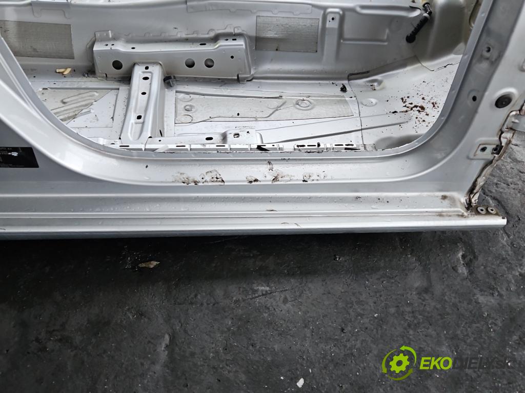 Skoda Scala 2019- 1.0 tsi 114 HP manual 84 kW 999 cm3 5- Práh: pravý  (Karoséria ostatné)