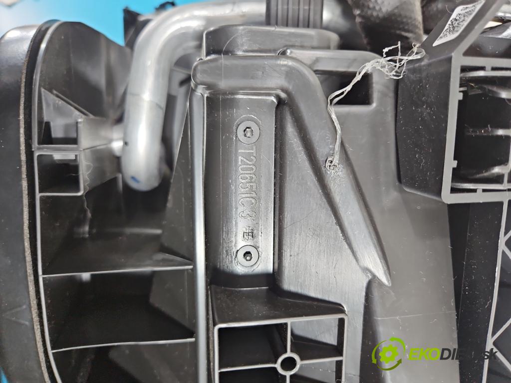 Skoda Scala 2019- 1.0 tsi 114 hp manual 84 kW 999 cm3 5- radiátor 2G1819152A (Radiátor topení)