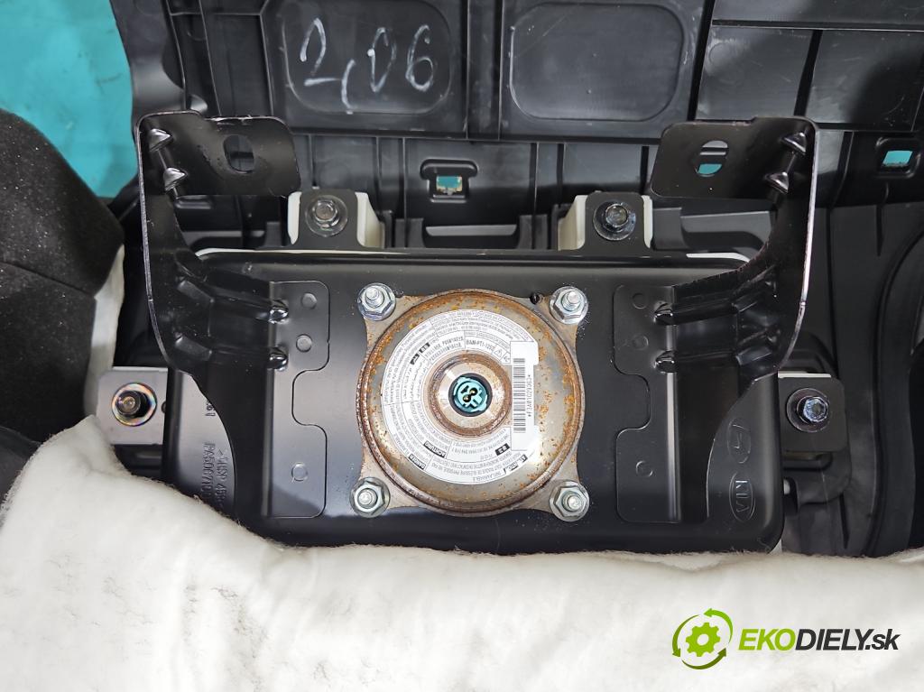 Kia Sportage III 2010-2015 1.6 GDI 135 HP manual 99 kW 1591 cm3 5- kokpit,pristrojová doska rozdeľovacia