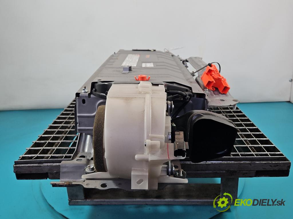 Toyota Auris II 2012-2018 1.8 hybrid 99 HP automatic 73 kW 1798 cm3 5- batéria G9280-12020