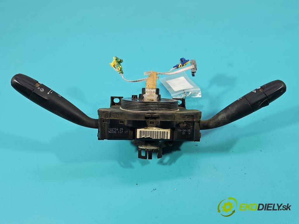 Peugeot 206 1.4 hdi 68 HP manual 50 kW 1398 cm3 5- prepínač komplex: 96595107XT (Prepínacie páčky pod volantom)