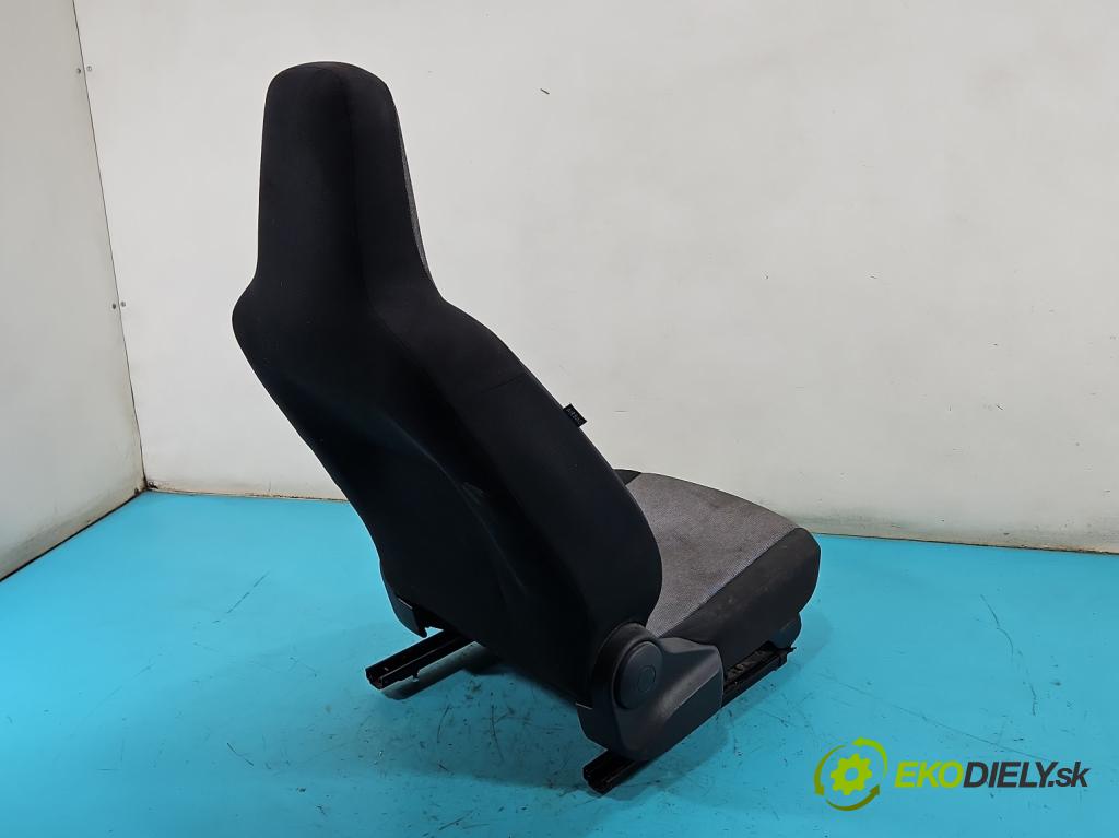 Skoda Citigo 2011-2019 1.0 MPI 60 HP manual 44 kW 999 cm3 5- Sedačka pravý (Sedadlo)
