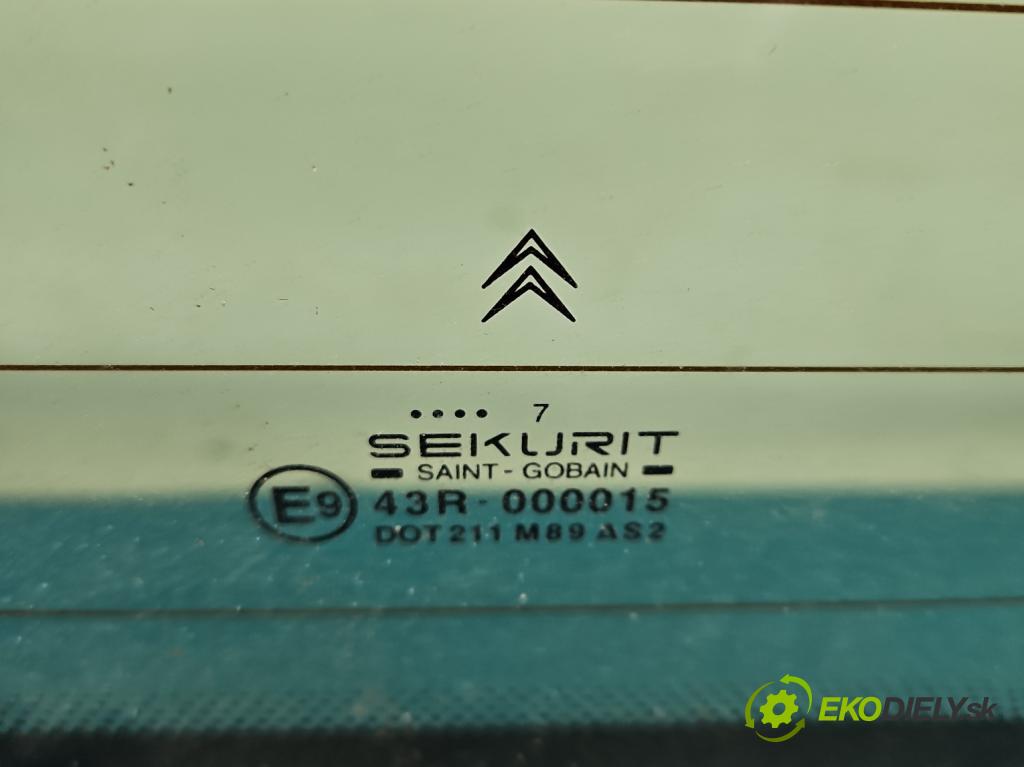 Citroen Xsara Picasso 1.6 16V 109 hp manual 80 kW 1587 cm3 5- sklo zadní  (Zadní sklo)