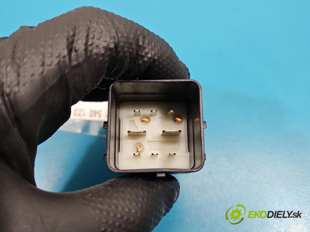 Citroen C5 II 2008-2017 2.0 hdi 136 HP automatic 100 kW 1997 cm3 4- Relé: svíčky: zařicích: 9640469680 (Relé)