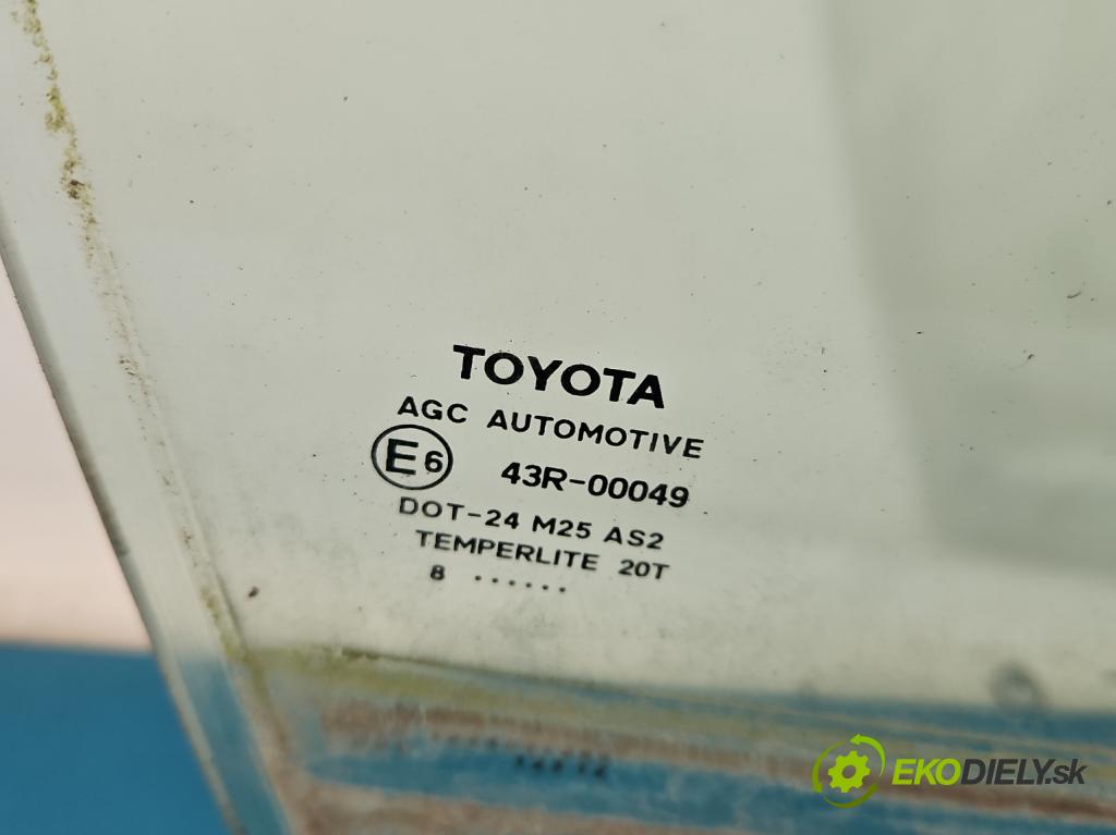 Toyota Auris II 2012-2018 1.8 hybrid 99 HP automatic 73 kW 1798 cm3 5- sklo dvere predné pravé