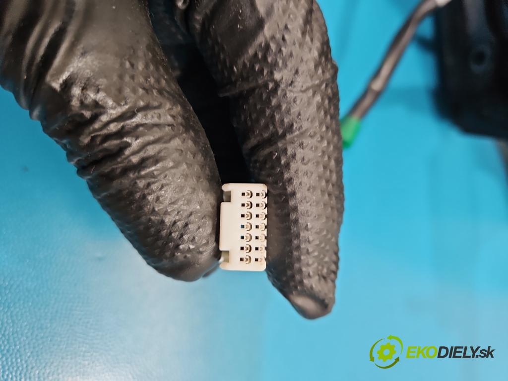 Toyota Auris II 2012-2018 1.8 hybrid 99 hp automatic 73 kW 1798 cm3 5- zpětné zrcátko pravé  (Klika dveří ostatní)