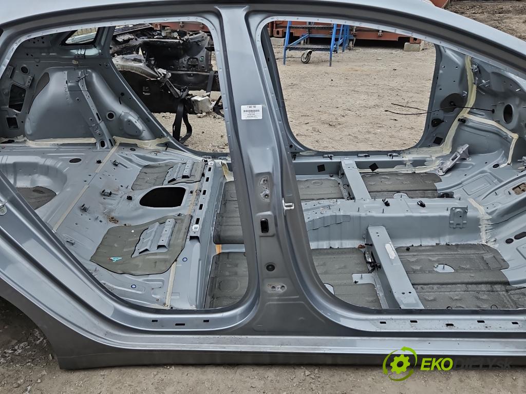 Kia Ceed III 2018- 1.5 160 hp automatic 117.5 kW 1482 cm3 5- práh pravý  (Karoserie ostatní)