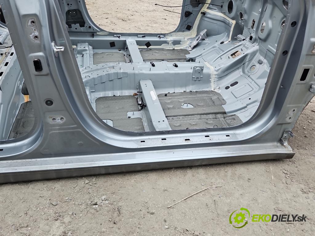 Kia Ceed III 2018- 1.5 160 hp automatic 117.5 kW 1482 cm3 5- práh pravý  (Karoserie ostatní)