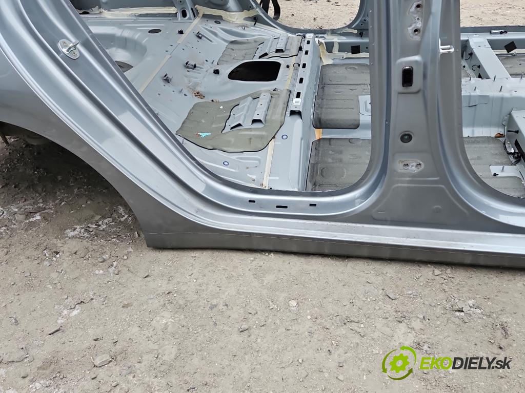 Kia Ceed III 2018- 1.5 160 hp automatic 117.5 kW 1482 cm3 5- práh pravý  (Karoserie ostatní)