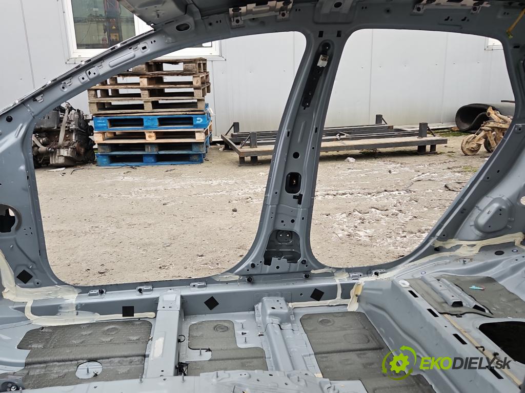 Kia Ceed III 2018- 1.5 160 hp automatic 117.5 kW 1482 cm3 5- práh pravý  (Karoserie ostatní)