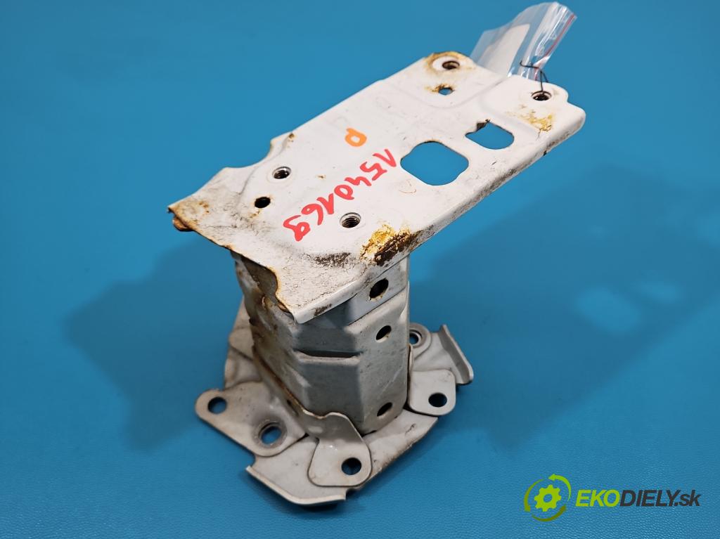 Toyota Auris II 2012-2018 1.8 hybrid 99 HP automatic 73 kW 1798 cm3 5- výstuha nárazník zadné 