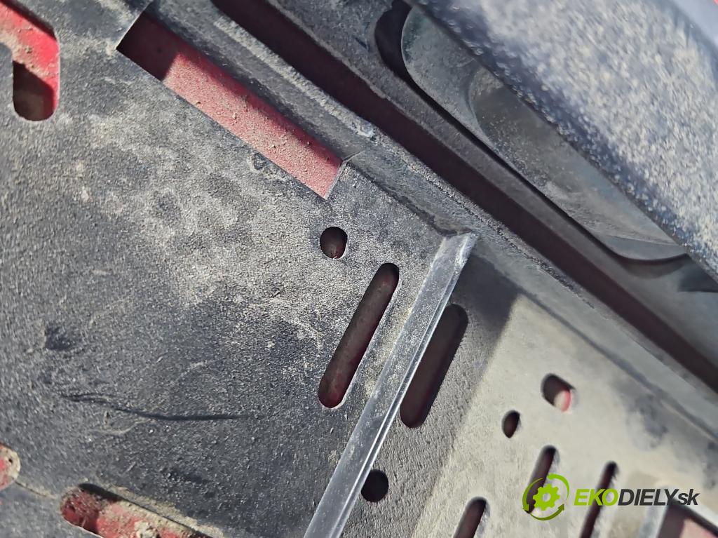 Vw Golf III 1991-1998 1.9 TD 75 hp manual 55 kW 1896 cm3 5- zadní kufrové dveře  (Zadní kapota (kufr))