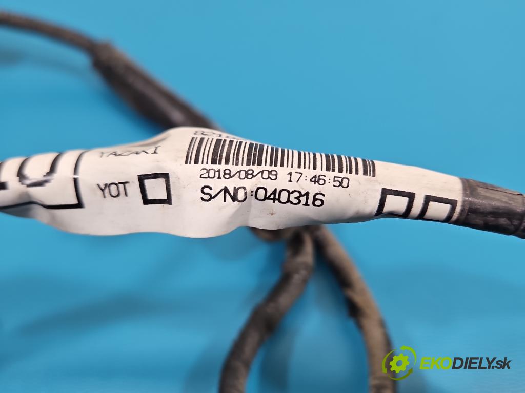 Toyota Auris II 2012-2018 1.8 hybrid 99 hp automatic 73 kW 1798 cm3 5- Balíček: nárazníku zadní 8218202100B